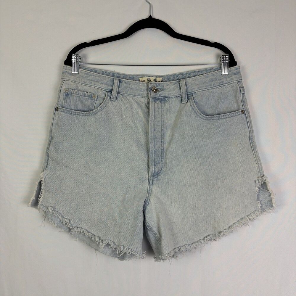 We The Free Denim Shorts Women's Size 31 Light Wash Distressed Frayed Raw Hem